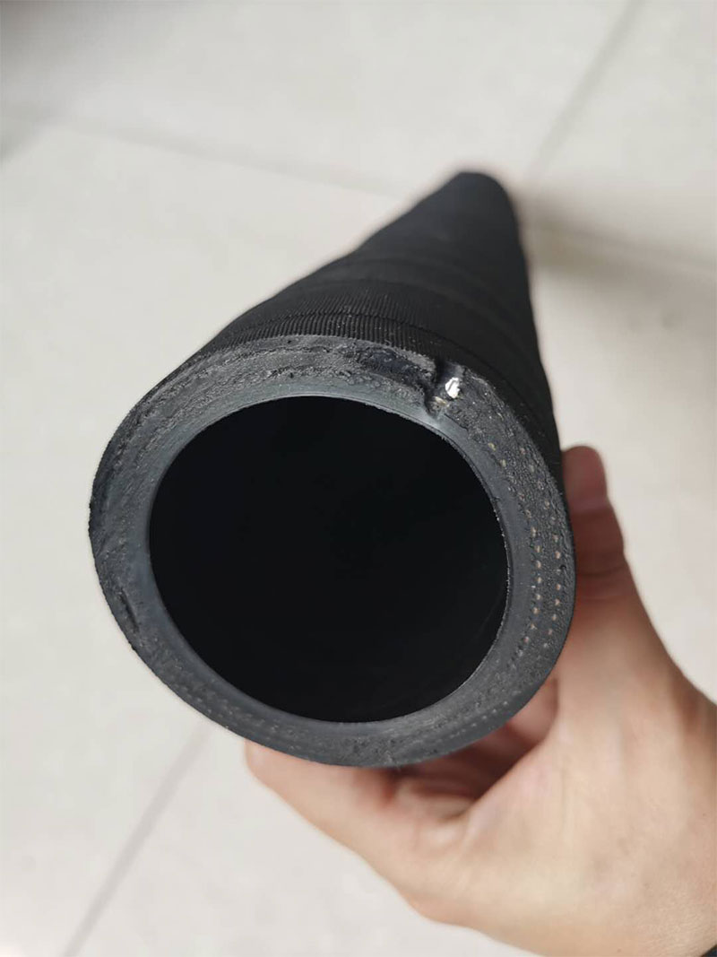 超耐磨喷砂软管采用了什么耐磨材料构成